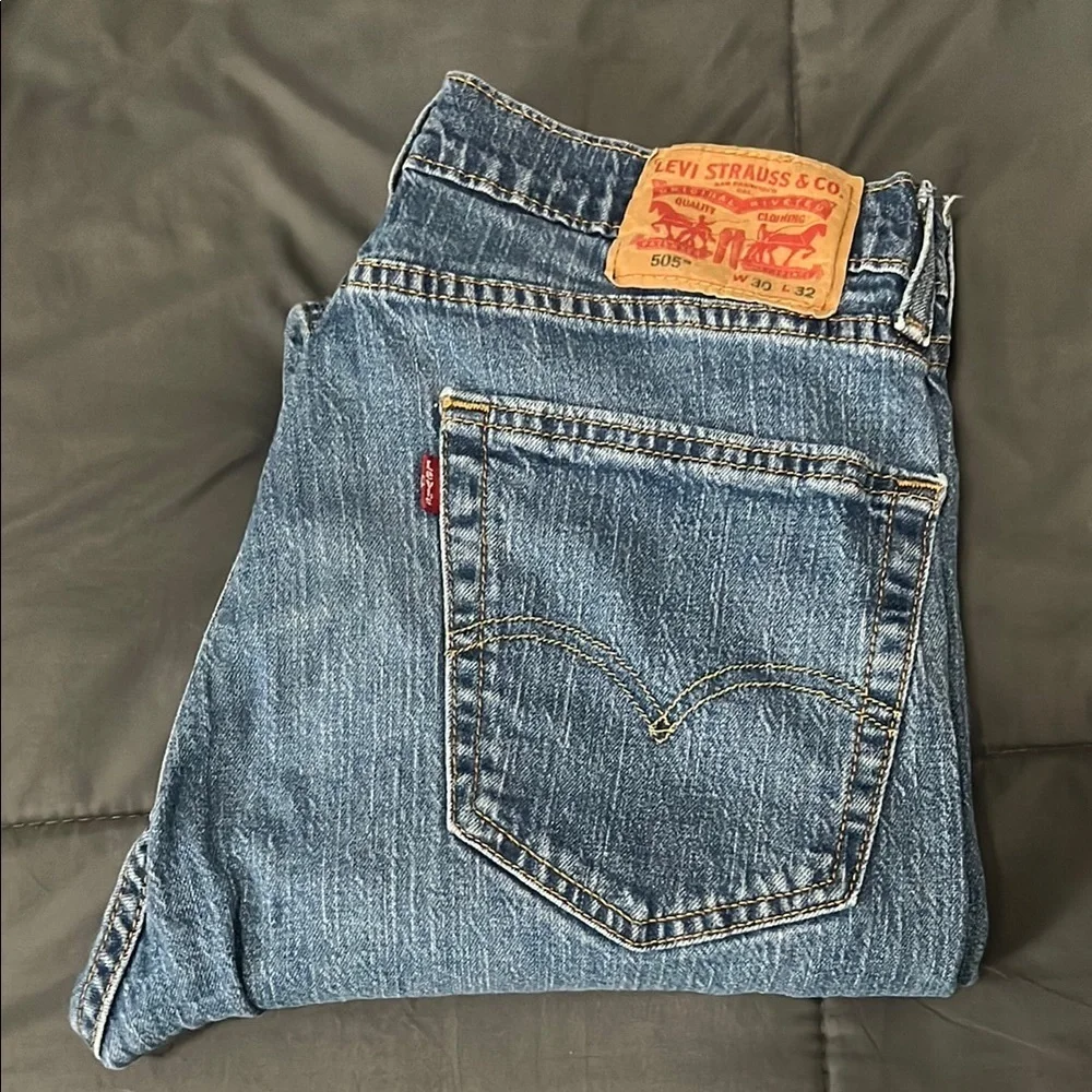 Levi’s 505 Medium Wash Size 30